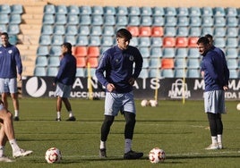 Curro durante la sesión de trabajo de ayer en el interior del estadio Helmántico.