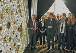 El presidente de la Junta de Castilla y León, Alfonso Fernández Mañueco, junto a la comitiva de autoridades.