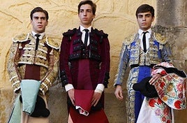 Salvador Herrero, Julio Norte y Jesús Yglesias, en el patio de cuadrillas de La Glorieta.