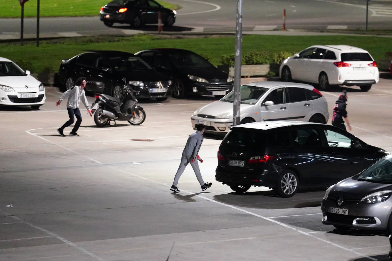 La invasión zombie en el Centro Comercial El Tormes, en imágenes