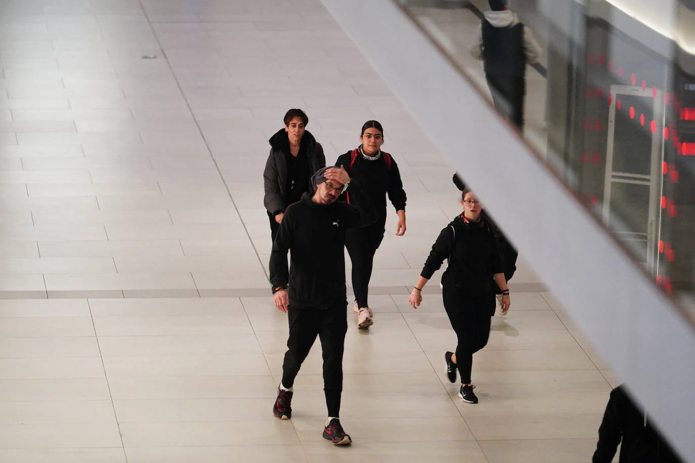 La invasión zombie en el Centro Comercial El Tormes, en imágenes