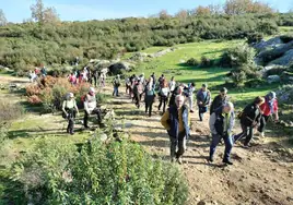 Una ruta por el entorno del pueblo abrió las actividades