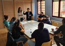 La concejala de Familia e Igualdad de Oportunidades, Miryam Rodríguez, durante la presentación del programa en el CEAS de Pizarrales.