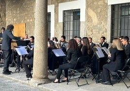 Imagen de la actuación de la banda municipal de música en septiembre en el Palacio Ducal.