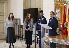 Angélica Nero, junto al alcalde, Carlos Carbayo, en una recepción en el Ayuntamiento.