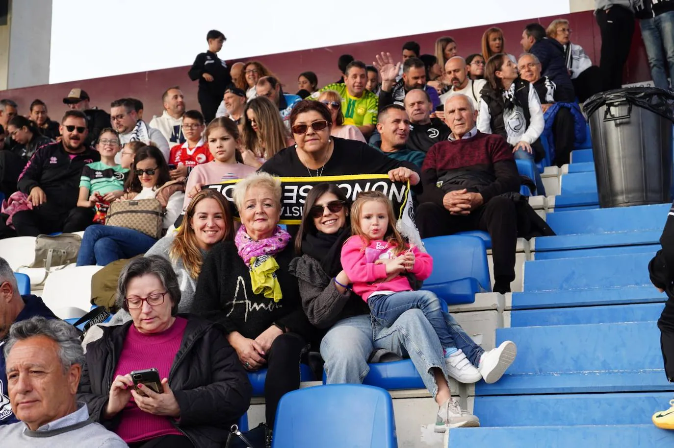 Muchas ganas de impulsar a Unionistas antes de la Copa: búscate en la grada del Reina Sofía ante el Barakaldo