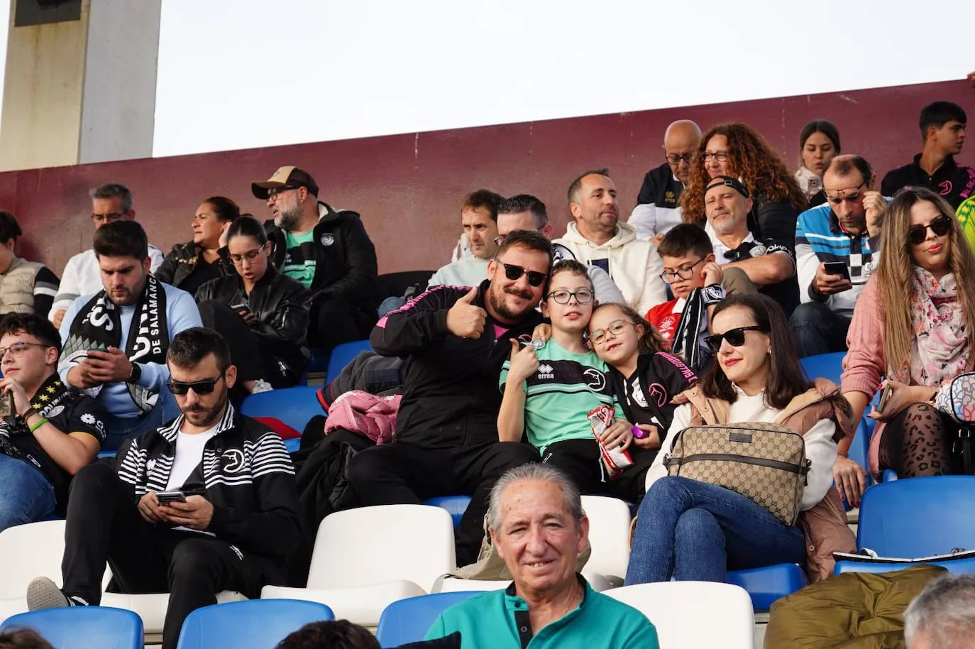 Muchas ganas de impulsar a Unionistas antes de la Copa: búscate en la grada del Reina Sofía ante el Barakaldo