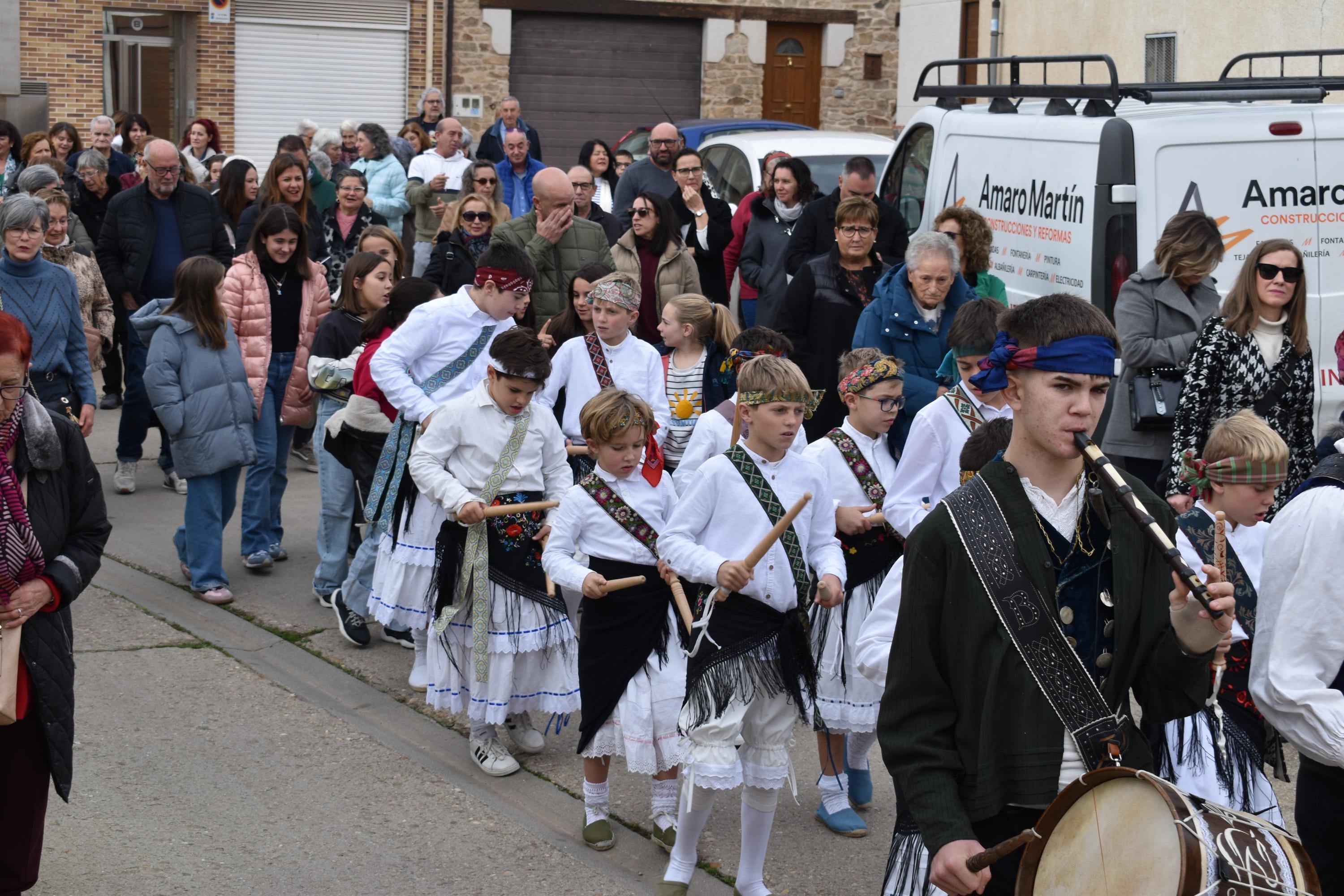 Aldeatejada cierra las fiestas de Santa Bárbara con los bailes de paleos