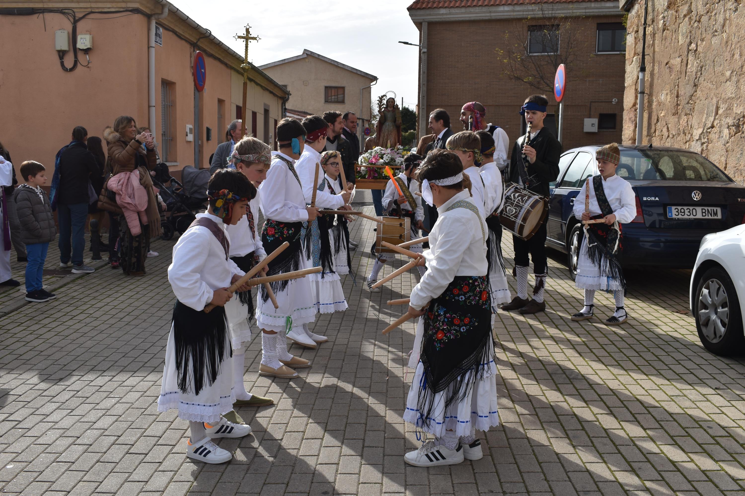 Aldeatejada cierra las fiestas de Santa Bárbara con los bailes de paleos