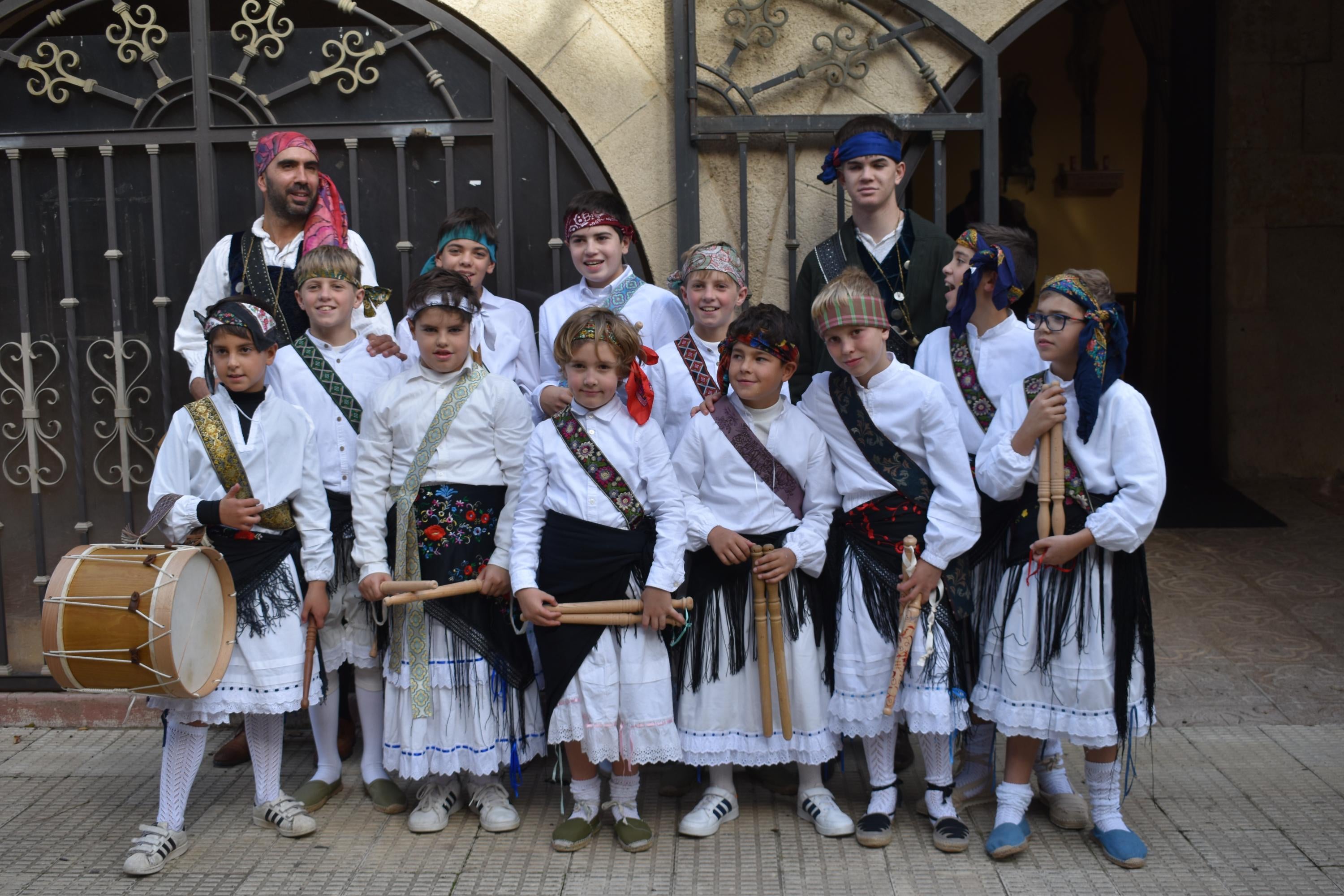 Aldeatejada cierra las fiestas de Santa Bárbara con los bailes de paleos