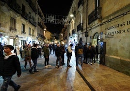 Cola hace unos días en la tienda de Unionistas para comprar entradas contra el Rayo Vallecano.