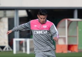 James Rodríguez, durante un entrenamiento con el Rayo Vallecano.