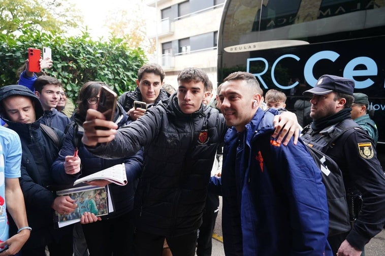 Iago Aspas a su llegada a Salamanca.