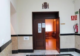 Puertas de la Audiencia Provincial de Valladolid.