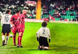 Zé Tó, arrodillado, en la última victoria del Celta de Vigo en el estadio Helmántico en octubre de 2004.