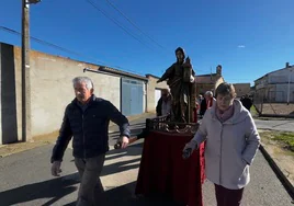 Moríñigo honra a Santa Bárbara con misa, procesión y un generoso agasajo