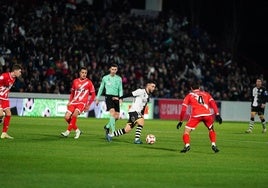 Jonny Arriba, en una acción contra el Rayo Vallecano.