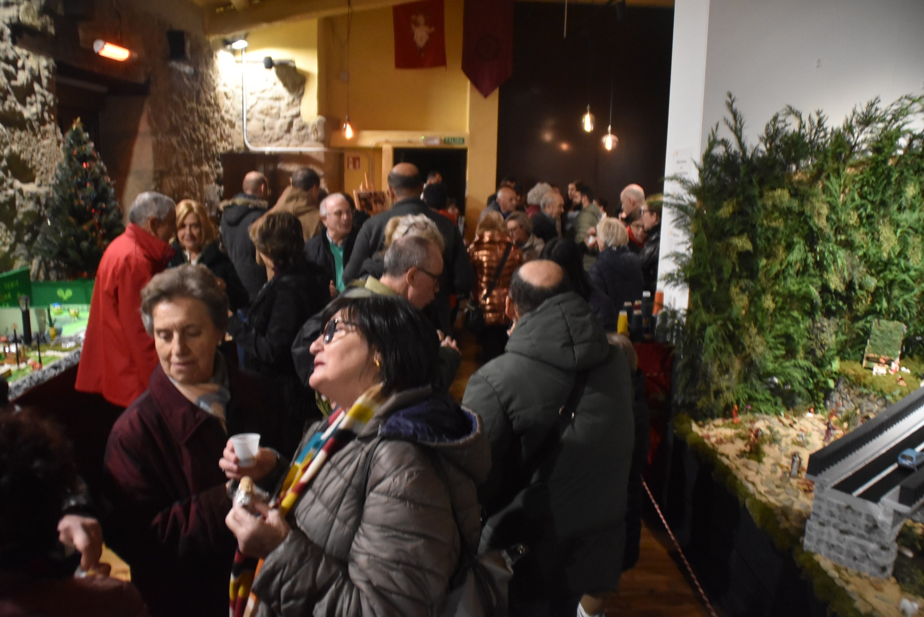 Béjar presume de tradición belenística en la muestra de la Hermandad de Jesús Nazareno