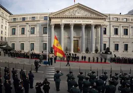 Izado de bandera, emoción y reivindicaciones políticas en el acto conmemorativo del 46º aniversario de la Constitución