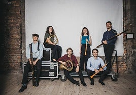 Integrantes de la formación musical Coloquio 6. Abajo, a la derecha, el clarinetista salmantino Sergio Sánchez.