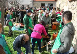 Los vecinos se encargaron de preparar la comida matancera