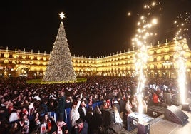 Espectáculo en la Plaza Mayor del Fin de Año Universitario