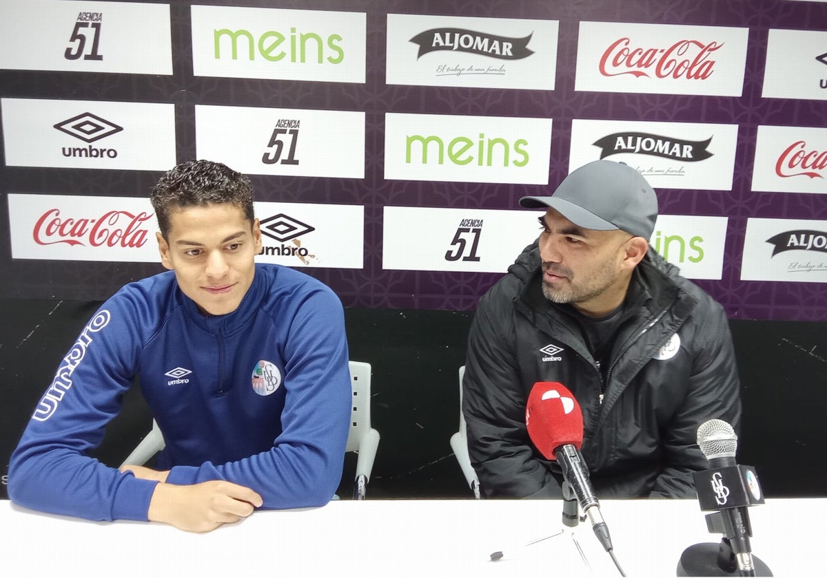 Ian Olivera y Jehu Chiapas en la rueda de prensa previa al duelo ante el Langreo.