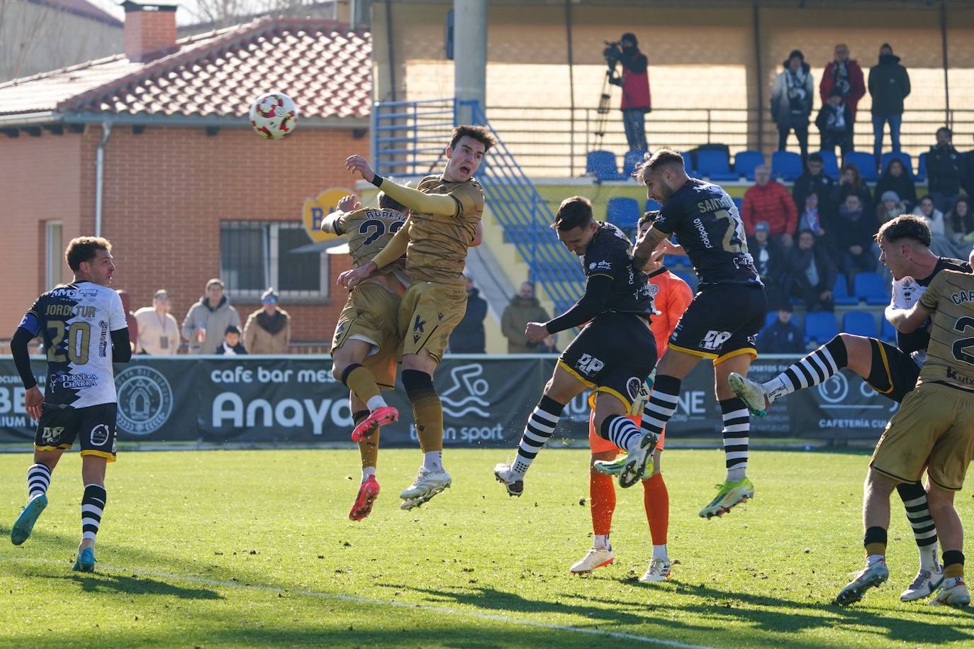 Las mejores imágenes del polémico empate entre Unionistas y la Real Sociedad B este domingo