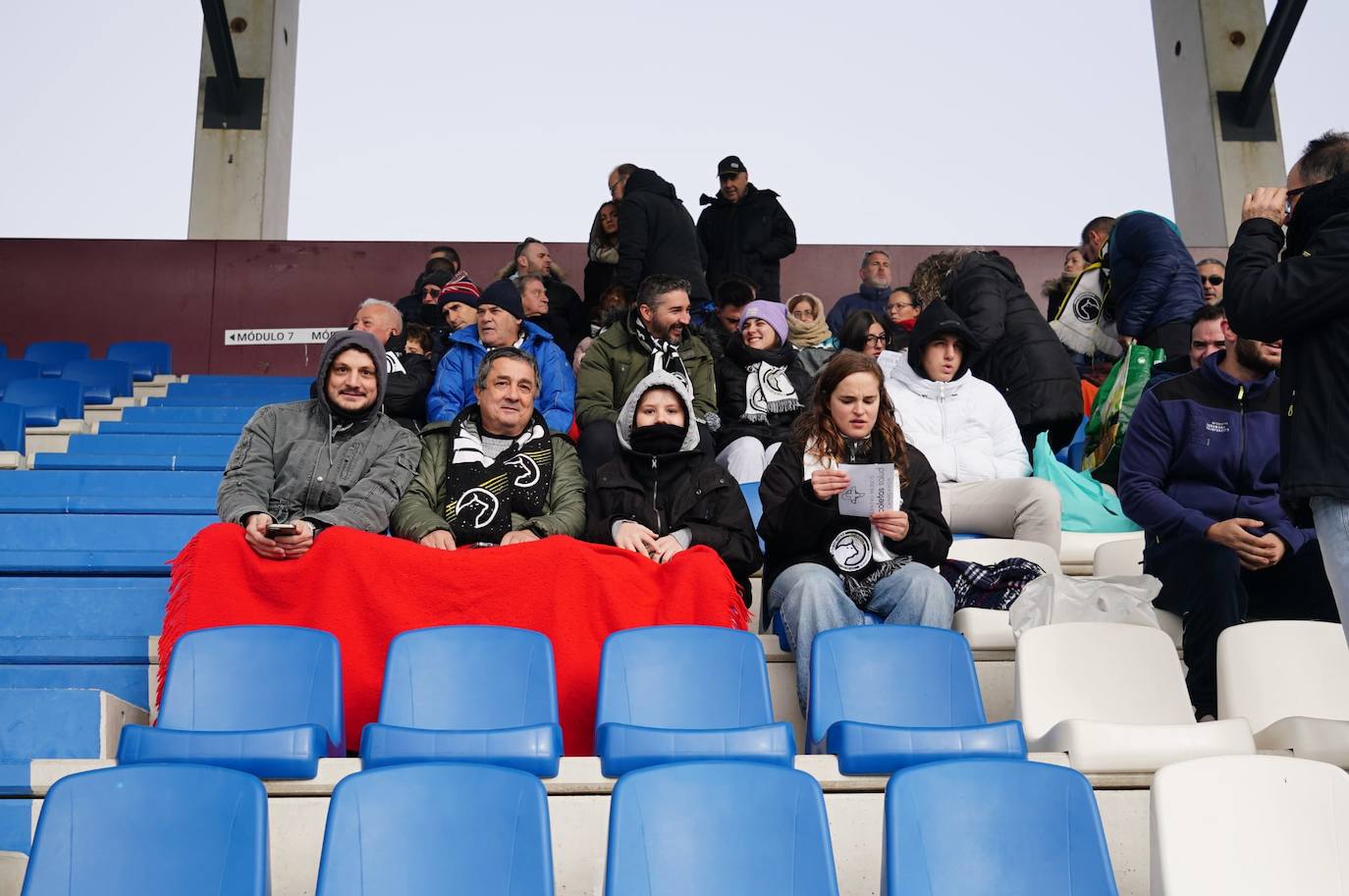 Búscate en la grada del Reina Sofía en el partido entre Unionistas y la Real Sociedad B