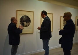 José Fuentes, David Mingo y Juan Carlos Bueno durante la inauguración de la nueva exposición.