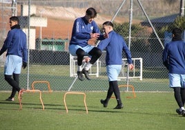 Curro en pleno salto durante el apartado físico de la sesión de este martes.