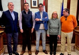 Álvaro Muñoz, Rubén Martín, Luis Francisco Martín, Maite Crego y Jesús Hernández, ayer en la presentación de la gala benéfica.