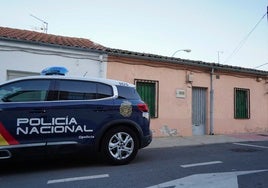 Policía Nacional en otra intervención en el barrio de Chamberí.