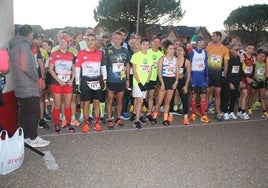 La salida de la prueba absoluta en la carrera solidaria de Villamayor de Armuña