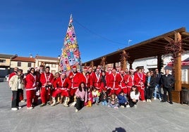 Participantes en la Moto Noel en la plaza de la Paz de Mancera de Abajo