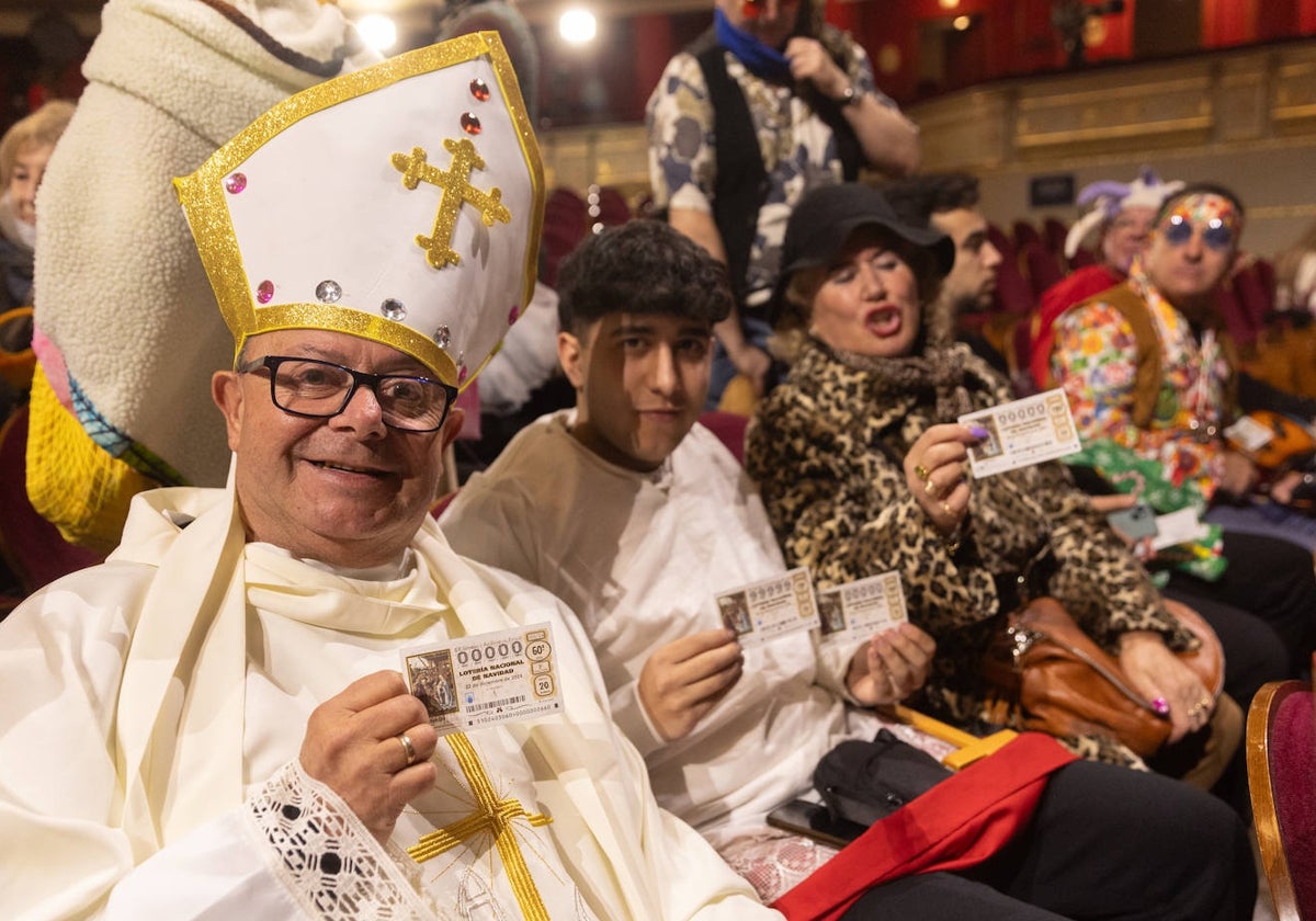 Un gato negro, el &#039;Papa de la Lotería&#039; y la mítica Manoli: las mejores imágenes del sorteo de Navidad 2024: &quot;¡A por el Gordo!&quot;