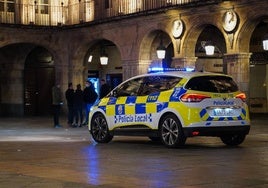 La Policía Local en la Plaza Mayor de Salamanca.