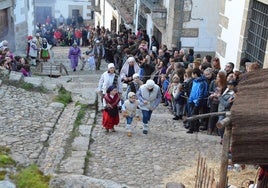 El belén viviente de Candelario, reúne a numerosos visitantes.