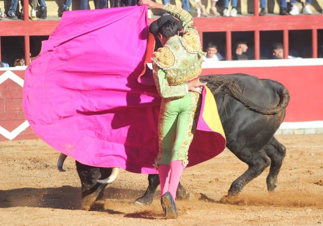 Quite de oro del novillero salmantino en San Miguel de Valero.