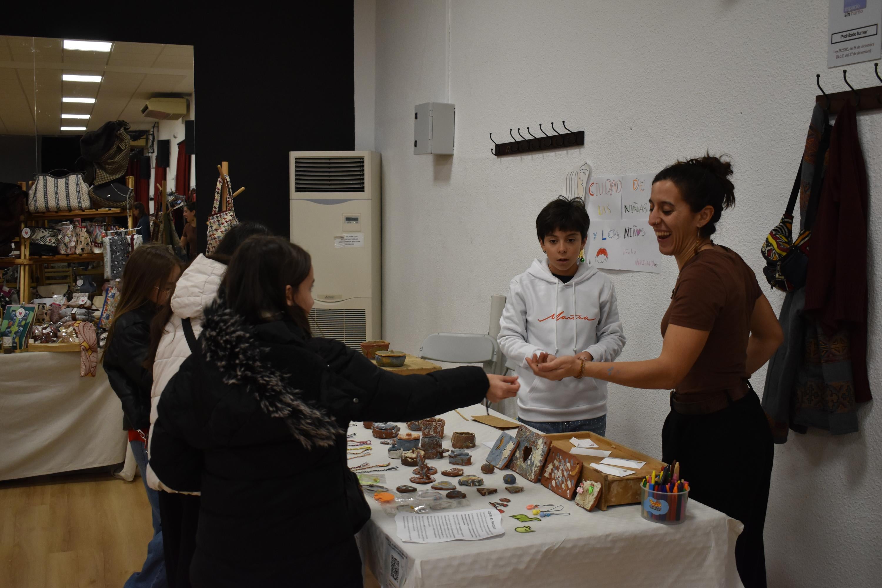 Cita solidaria en el mercado de Castellanos de Moriscos