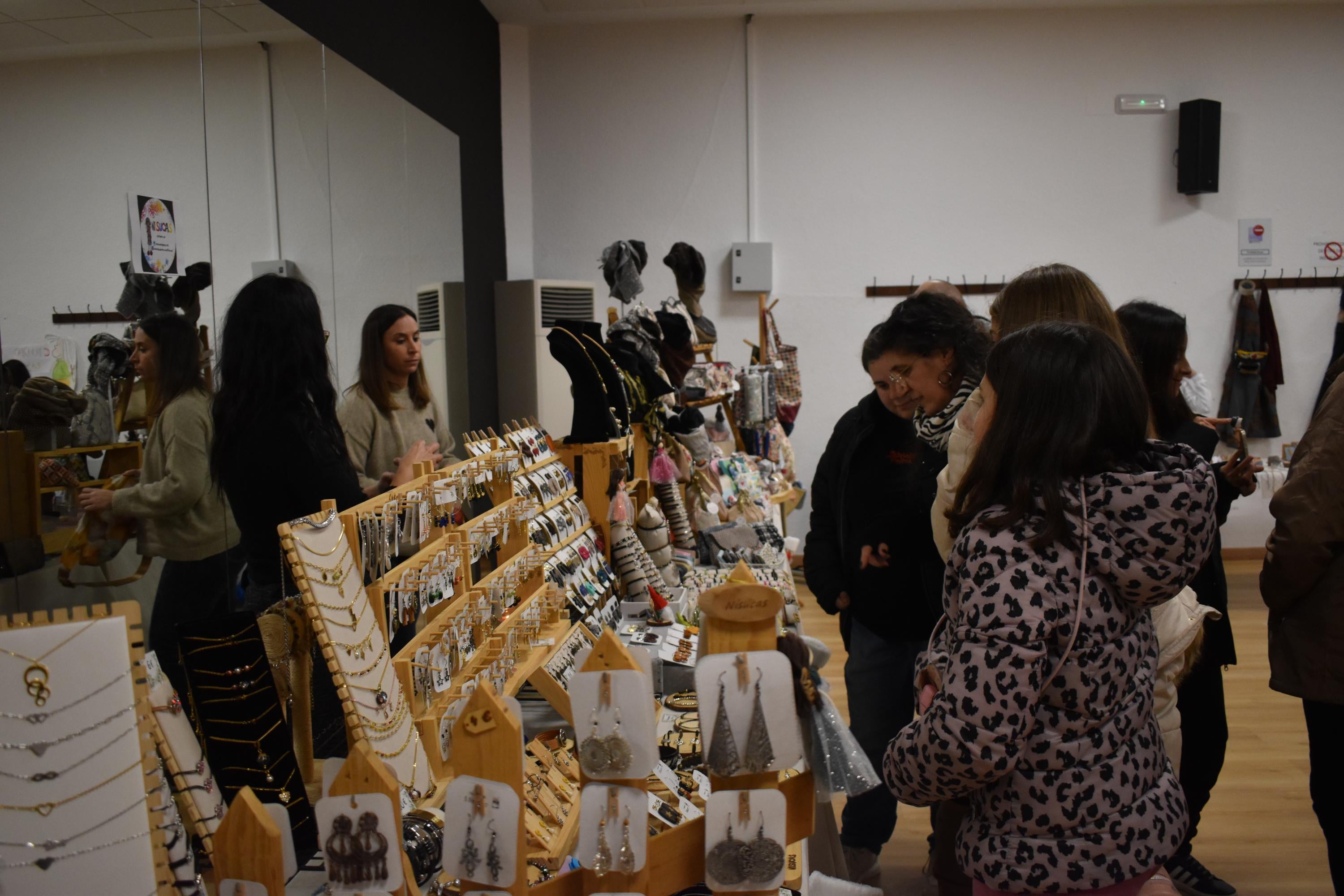 Cita solidaria en el mercado de Castellanos de Moriscos