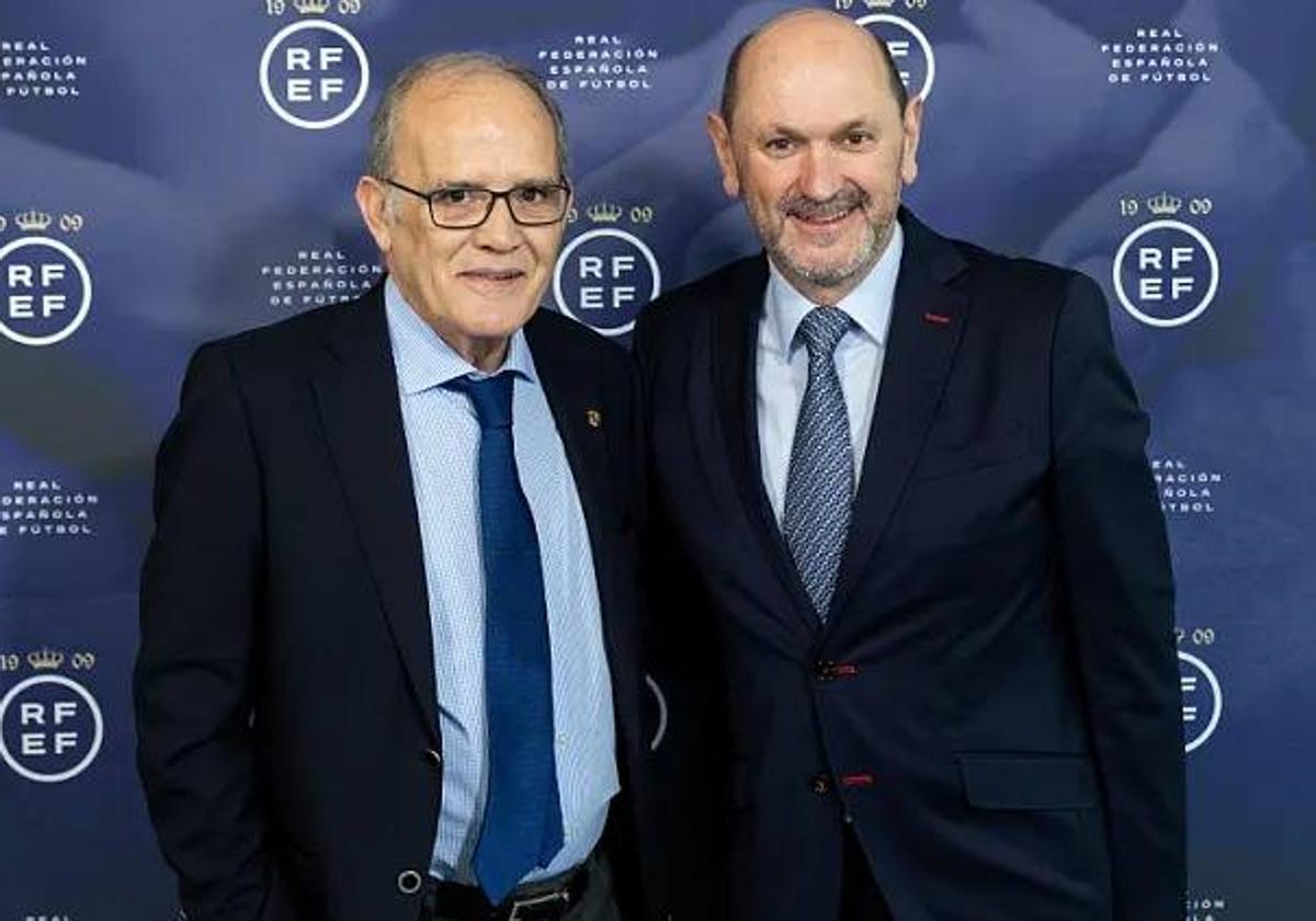 Marcelino Maté, presidente de la RFCyLF, posa este pasado jueves junto al presidente de la RFEF, Rafael Louzán.