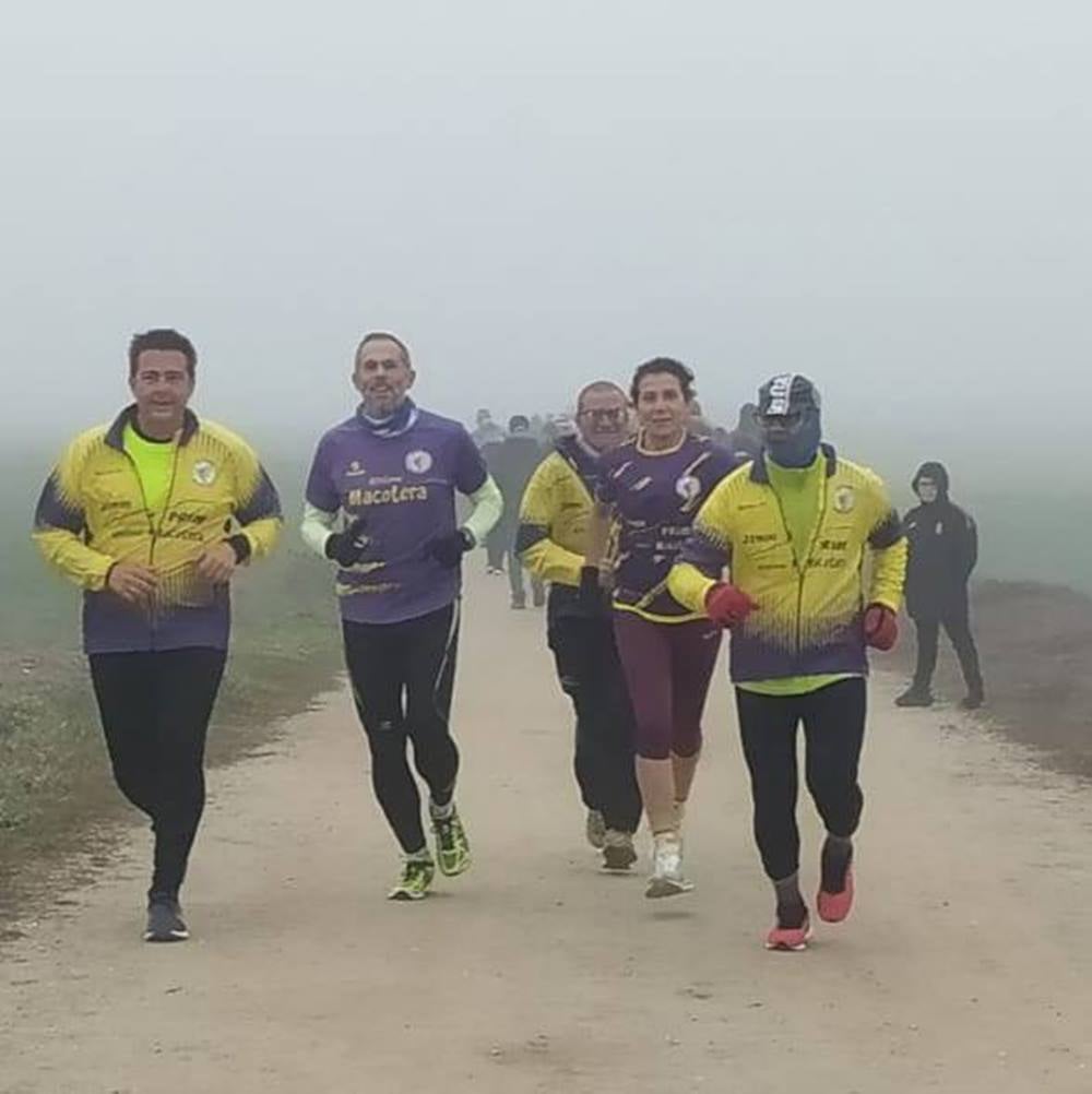 La niebla no frena el gesto de solidaridad atlético de Macotera