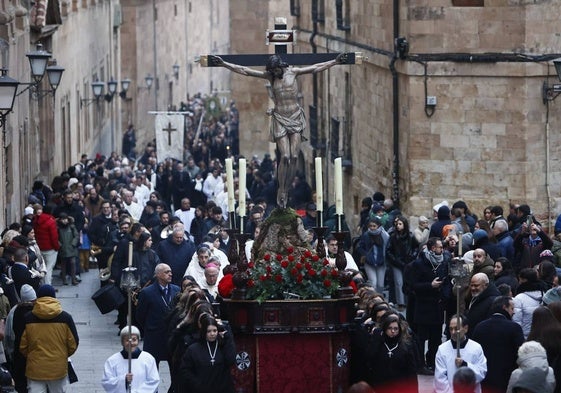 El Cristo del Amor y la Paz abre el Jubileo de la Esperanza arropado por cientos de fieles