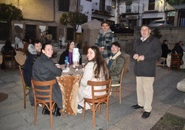 Jóvenes y mayores colaboraron con la iniciativa de Antonio Hoya y conversaron sobre Béjar, su pasado y sus opciones de futuro