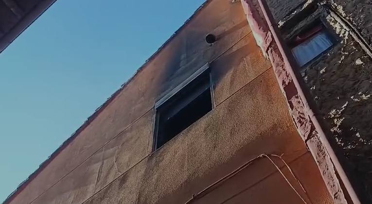 Fallecen un padre y su hijo en un incendio en Miranda del Castañar: «Apenas se veía nada cuando entré, solo una persona en el suelo»