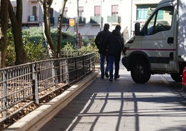 Invadiendo la acera