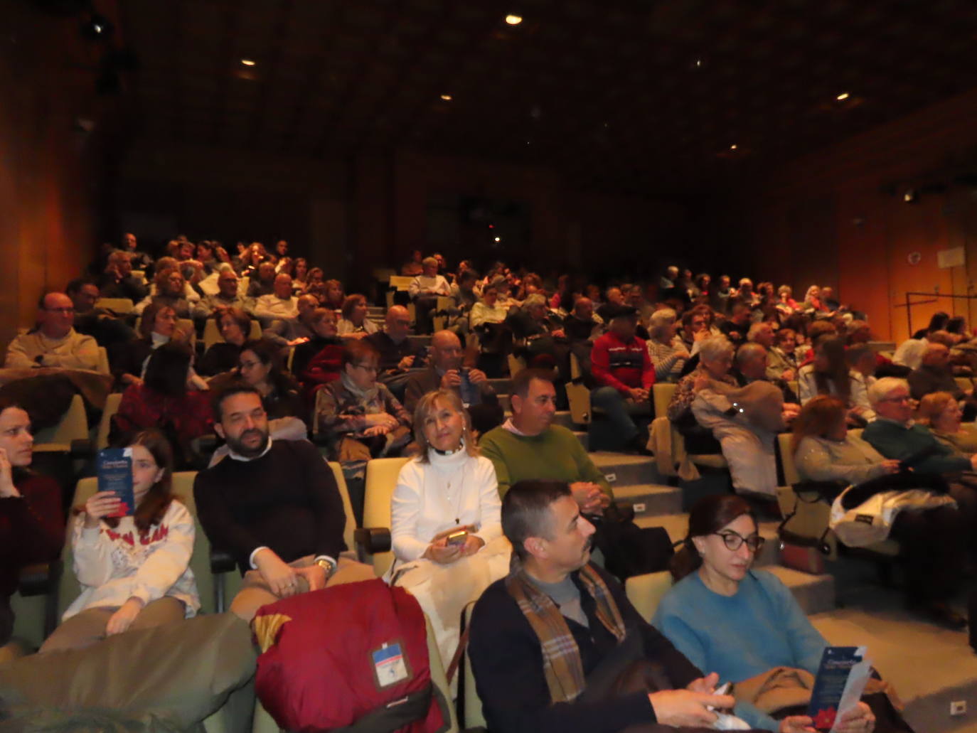 Grandes brindis, valses y villancicos para dar la bienvenida al 2025 en Peñaranda de Bracamonte