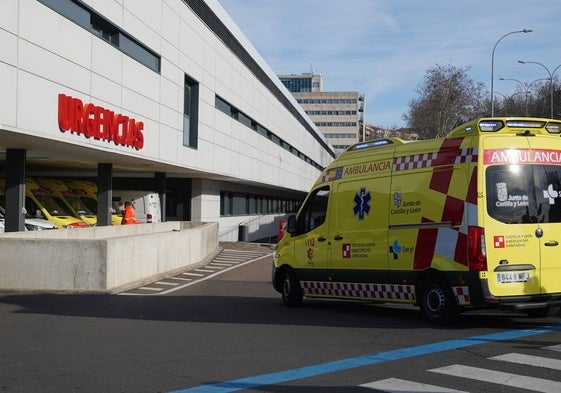 Una ambulancia de Sacyl se trasladó hasta el lugar del accidente.