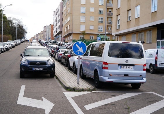 Coches aparcados en Salamanca.